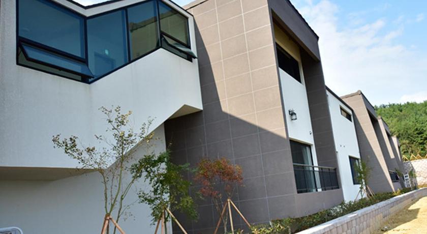 コソン Gyeongnam goseong Hotel With7 ホテル プール