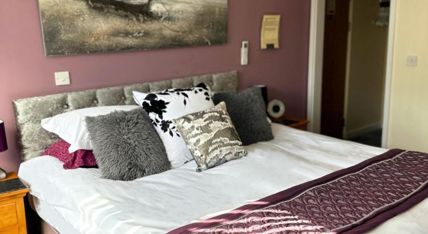 Image of Deluxe King Size Room 3