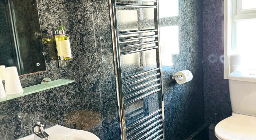 Image of Deluxe King Size Room 8