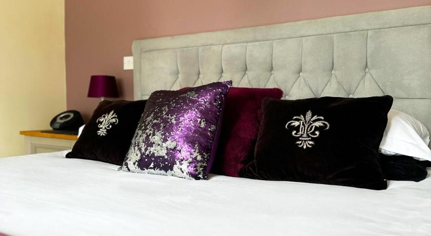 Image of Deluxe King Size Room 6