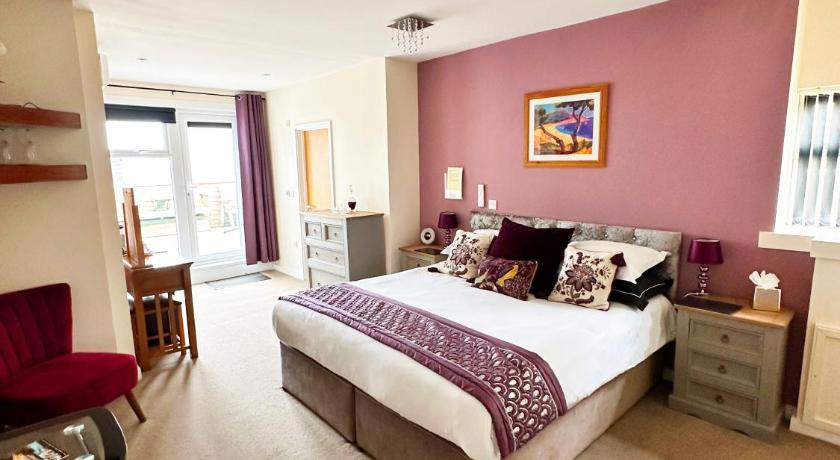 Image of Superior Sea View Super King Size with Decking 0