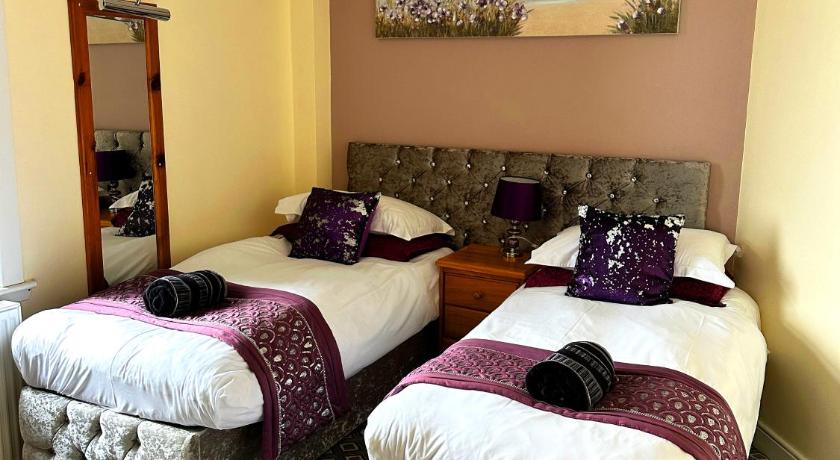 Image of Deluxe Sea View Two Bedroom Family Suite with Balcony 5