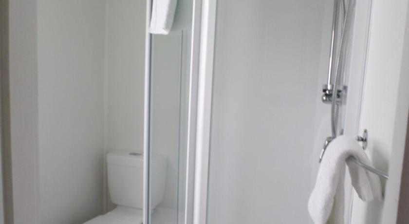 Image of Twin Ensuite 17