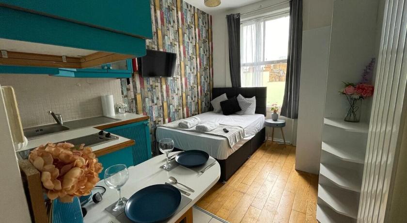 Image of One-Bedroom Apartment 6