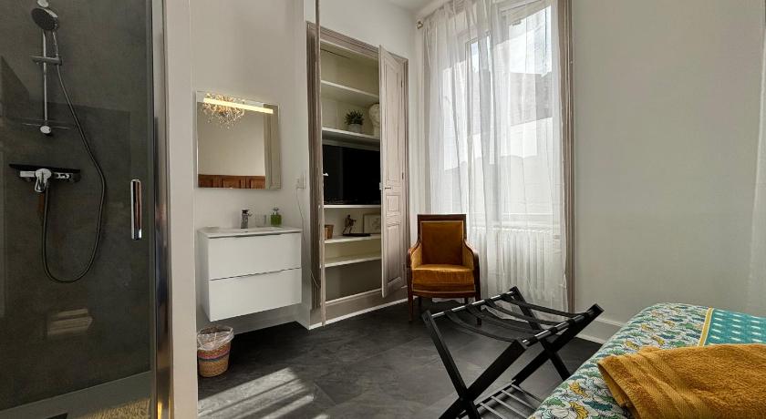 Châteauroux Maison a la Guitarde - Hotel Particulier Hippolyte 3-Star Hotel suite