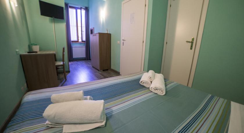 Double Room with Private Bathroom, B&B Porta Livorno in Civitavecchia