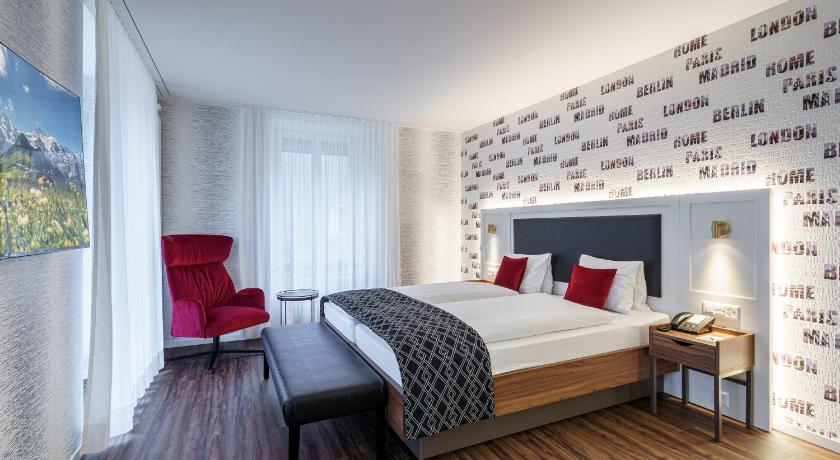Фото: Угловой номер Делюкс на западной стороне (Deluxe corner room West) 0