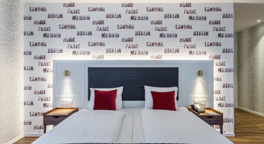 Фото: Угловой номер Делюкс на западной стороне (Deluxe corner room West) 6