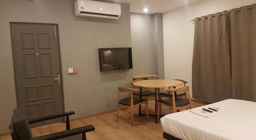 TREETOPS INN - image 10
