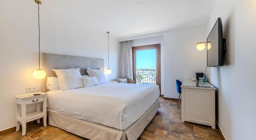 Image of Standard Double or Twin Room with Balcony 3