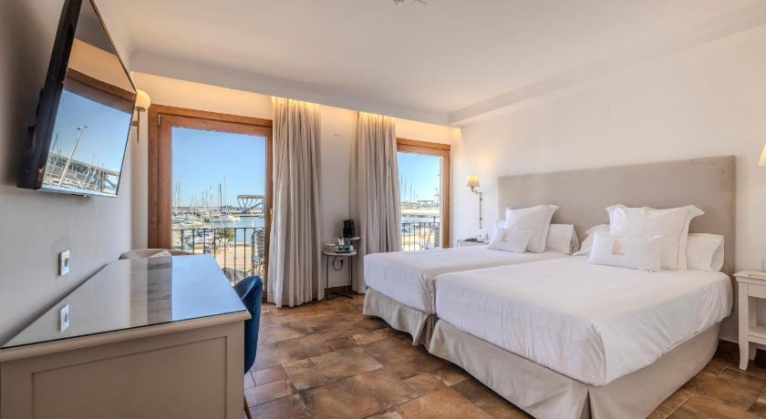 Image of Standard Double or Twin Room with Balcony 4