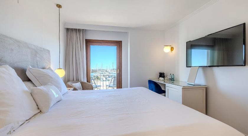 Image of Standard Double or Twin Room with Balcony 12