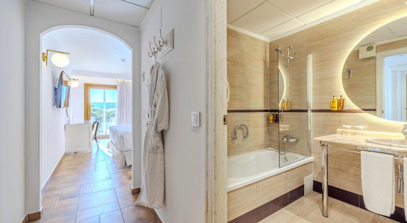 Image of Standard Double or Twin Room with Balcony 10