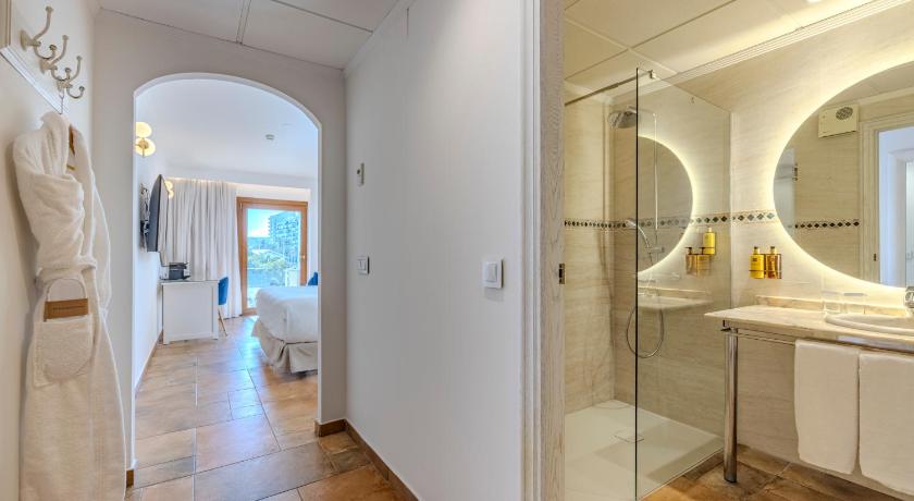 Image of Standard Double or Twin Room with Balcony 2