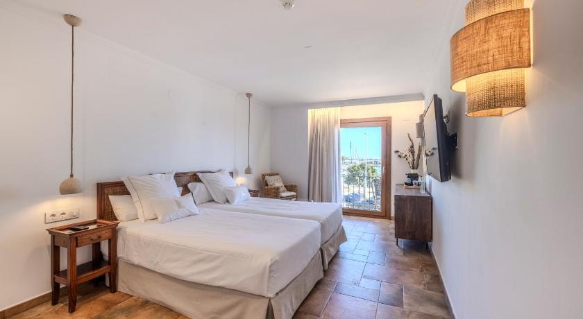 Image of Standard Double or Twin Room with Balcony 9