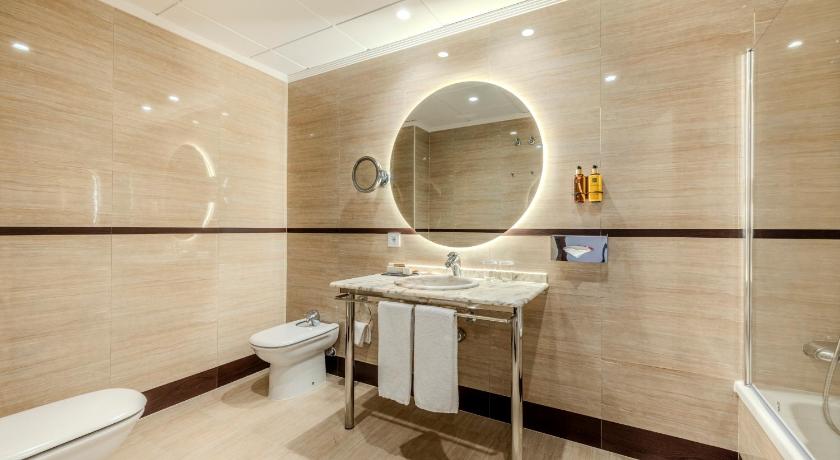 Image of Standard Double or Twin Room with Balcony 16