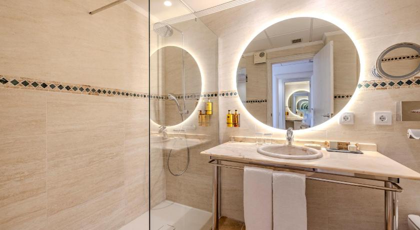 Image of Standard Double or Twin Room with Balcony 14