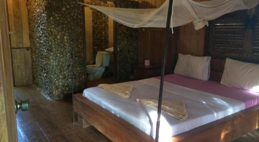 Tree Top Eco-Lodge photo