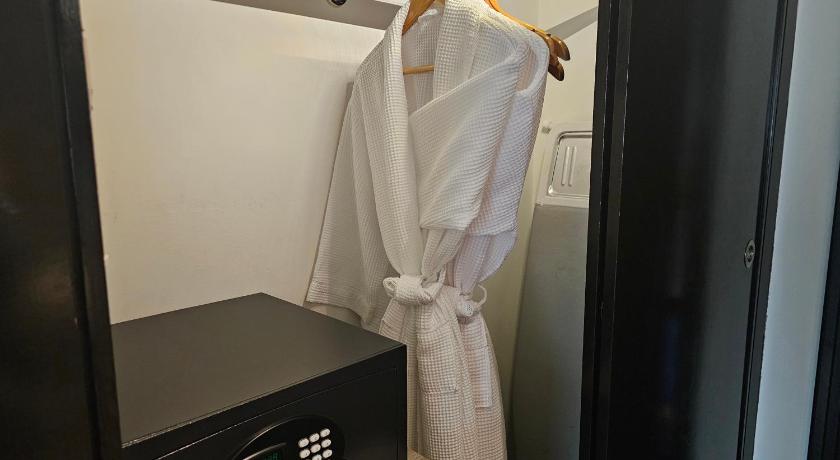Image of Deluxe Triple Room 11