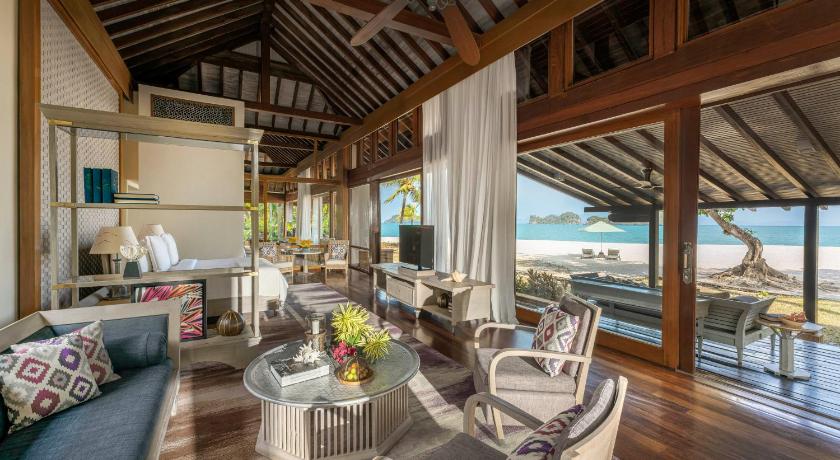 Image of Beach Villa with Pool 2