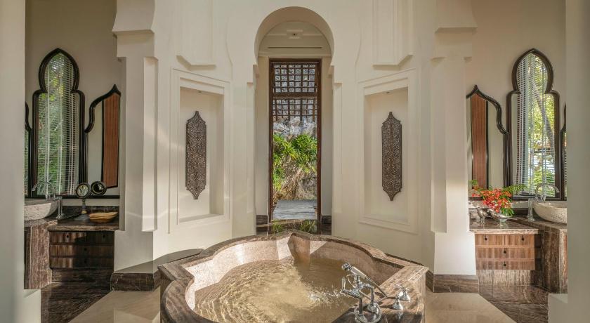 Kuva huoneesta Royal Beach Villa One Bedroom With Pool King Bed 2