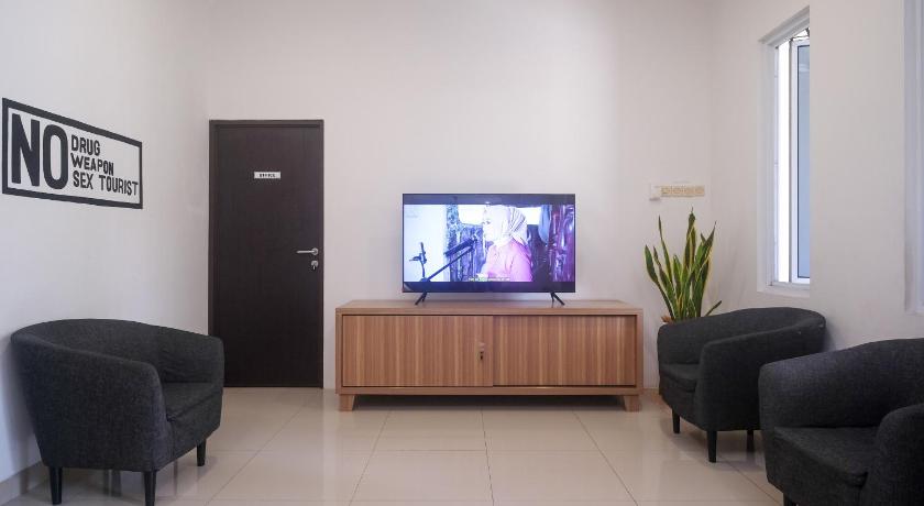 RedDoorz near Stasiun Solo Balapan 3 – Banjarsari, Surakarta, SD