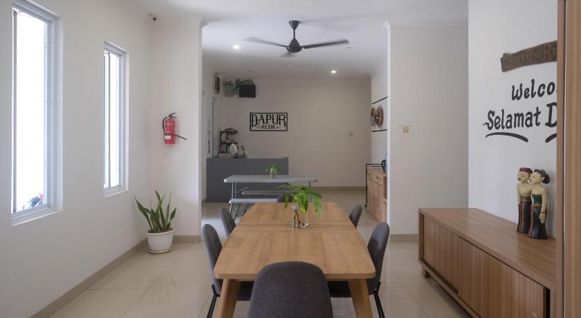 RedDoorz near Stasiun Solo Balapan 3 – Banjarsari, Surakarta, SD