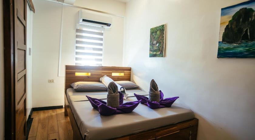 Image of Queen Bed 0