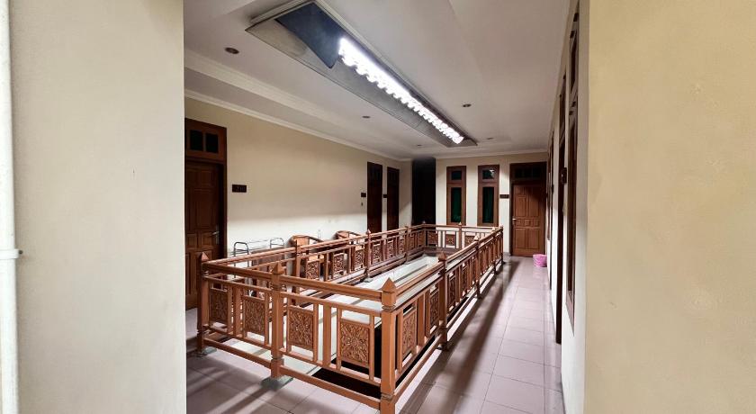 Wisma Atma Bhakti near Solo Square Mitra RedDoorz – Surakarta (Solo), SD