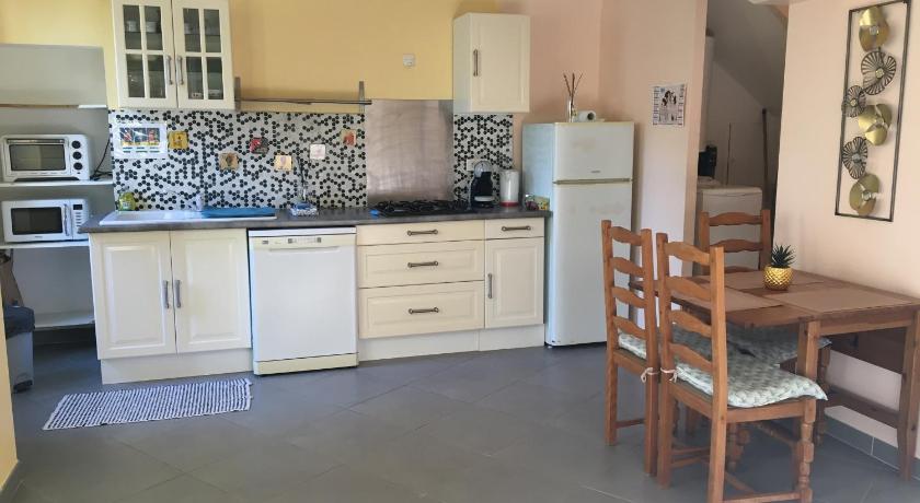 Appartement climatise 1 a 4 personnes avec belle terrasse