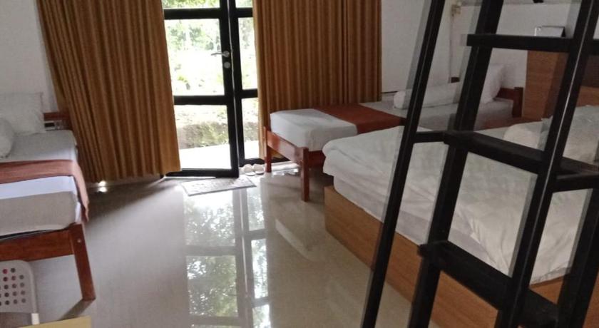 Jon's Paradise Villa and Resto - image 22