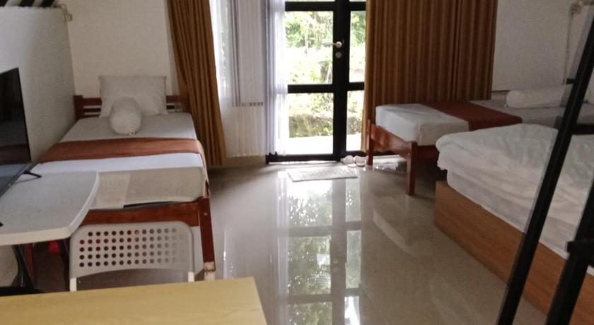 Jon's Paradise Villa and Resto - image 14