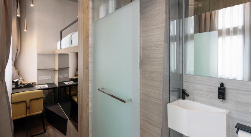 Image of Cabin S with Window and Private Bathroom 2