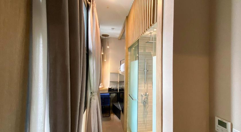 Image of Cabin S with Window and Private Bathroom 14