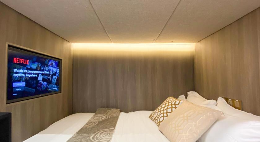 Image of Cabin S with Double Bed and Shared Bathroom 9