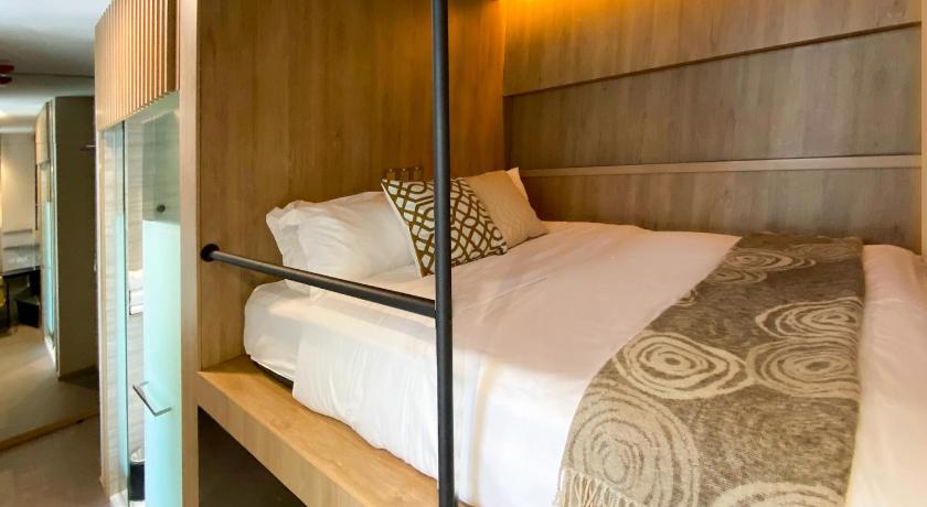 Image of Cabin S with Double Bed, Window and Private Bathroom 7