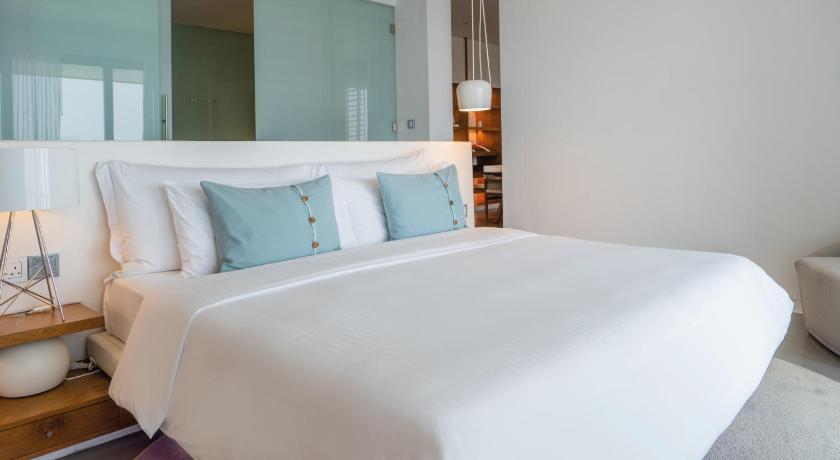 Image of Signature Suite Skyline King 6
