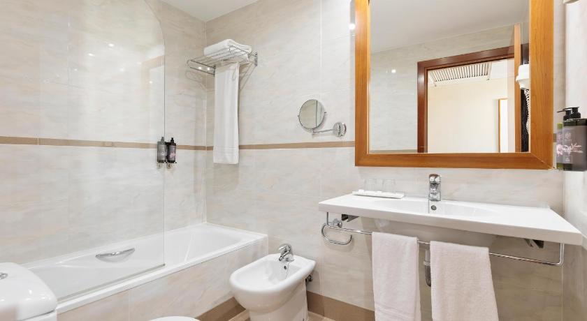 Immagine di Camera Doppia con Letti Separati per 2 Adulti (Twin Room for 2 Adults) 7