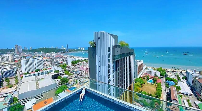 Pattaya The Base Horizon Inn 5-Star Guesthouse pool