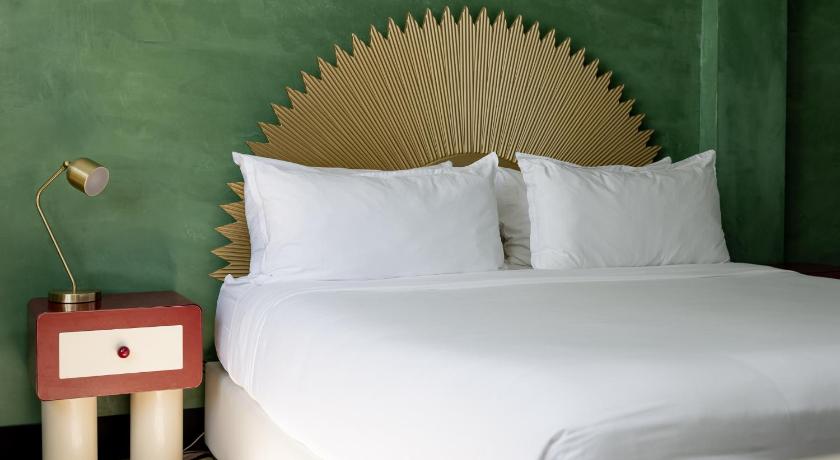 Image of Standard King Room 11