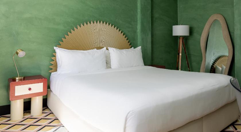 Image of Standard King Room 7
