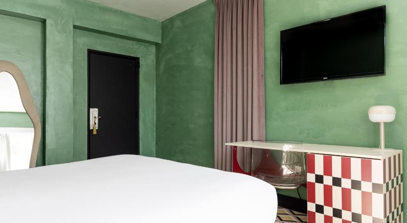 Image of Standard King Room 13