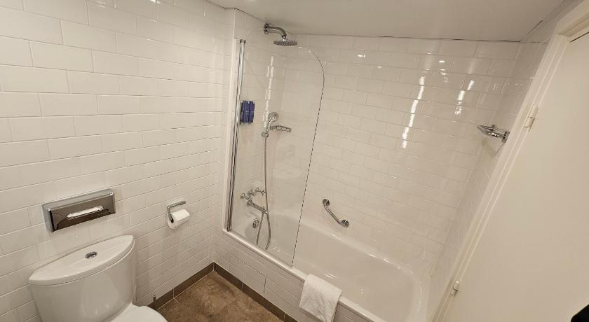 Image of Queen Deluxe Room 2