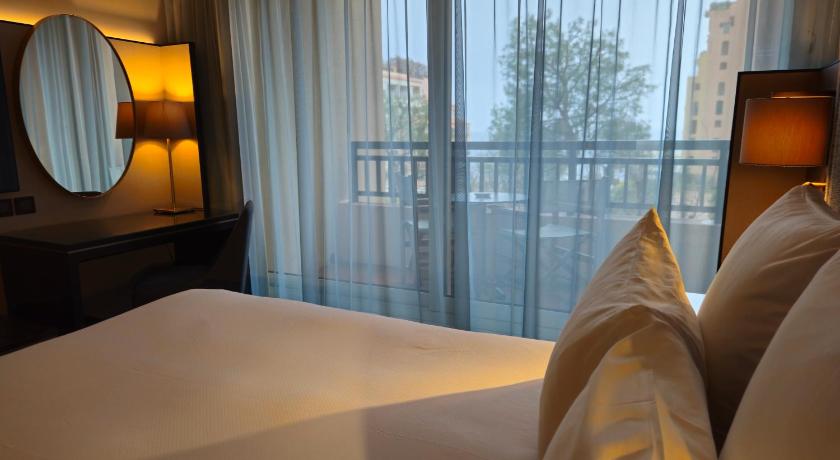 Image of Queen Deluxe Room 3
