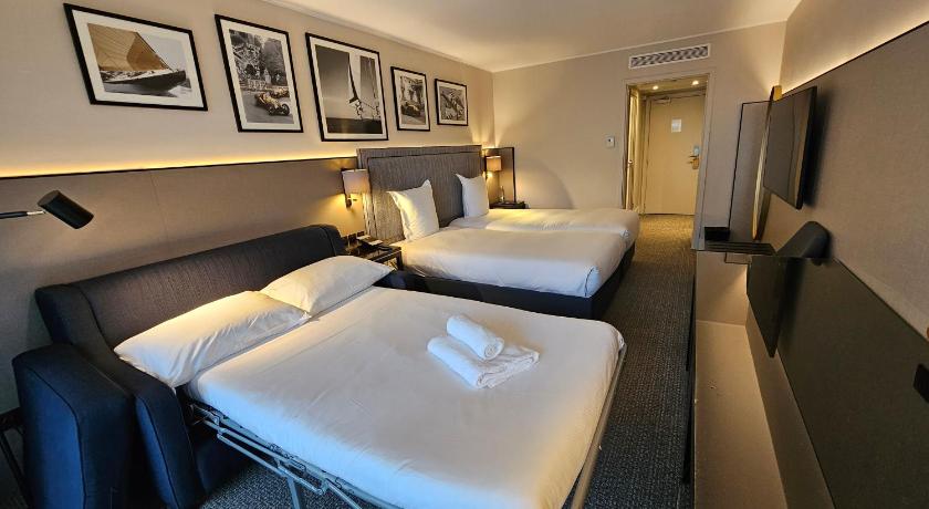 Image of Twin Deluxe Room with Sofa Bed 3