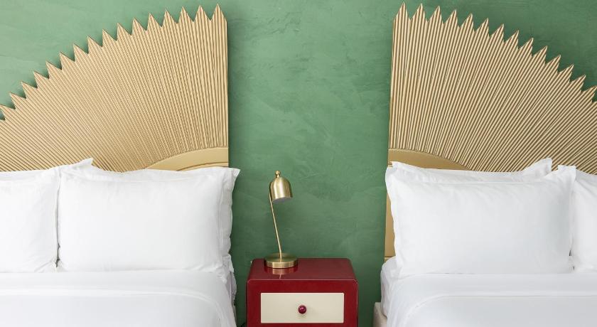 Image of Standard King Room 17