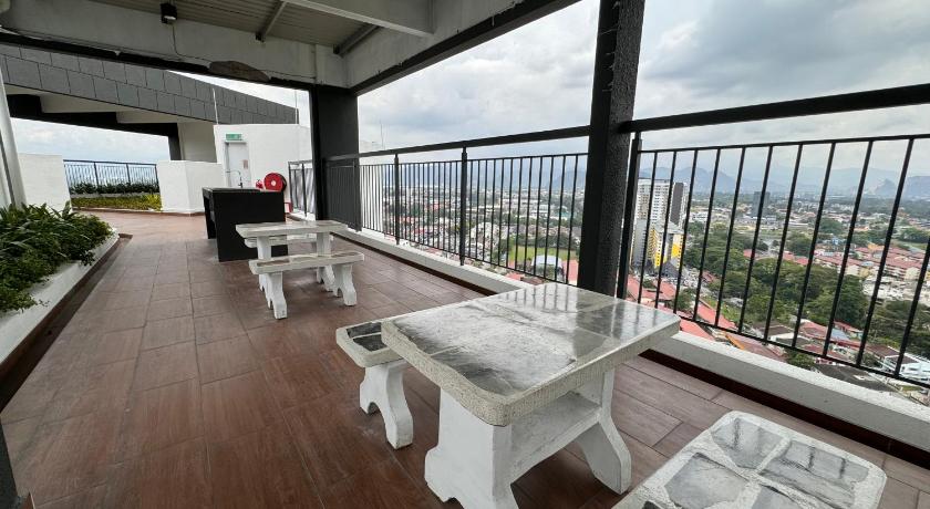 イポー The Horizon SkyPool Suites by 4-11Pax IWH 5つ星 ゲストハウス レストラン