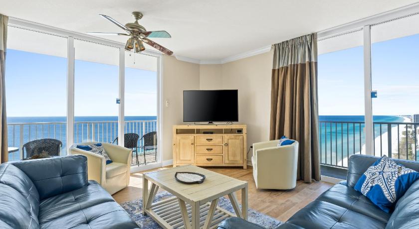 Image of Four-Bedroom Apartment with Sea View 0