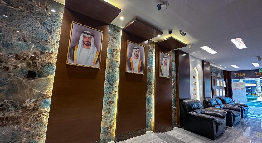 Gold Sky Avenue Hotel - image 7