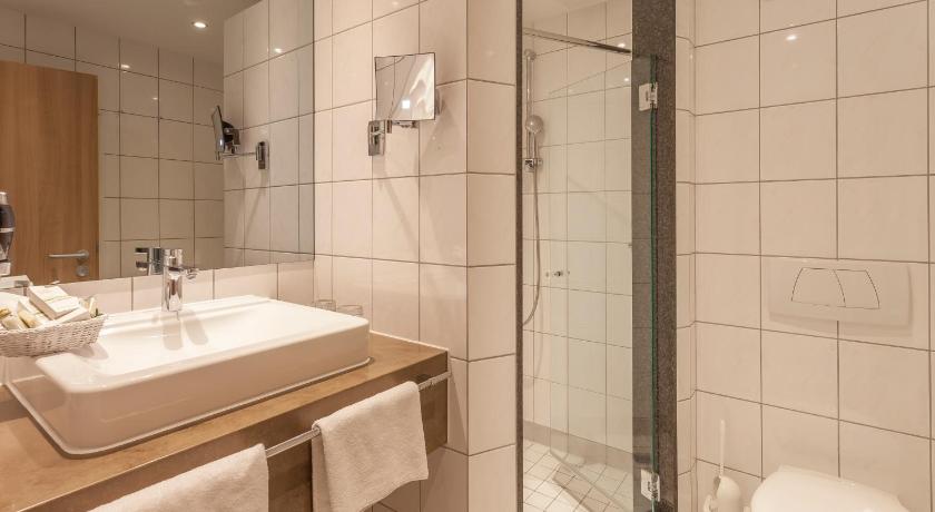 Image of Double Room with Balcony and Direct View of the Sea 8
